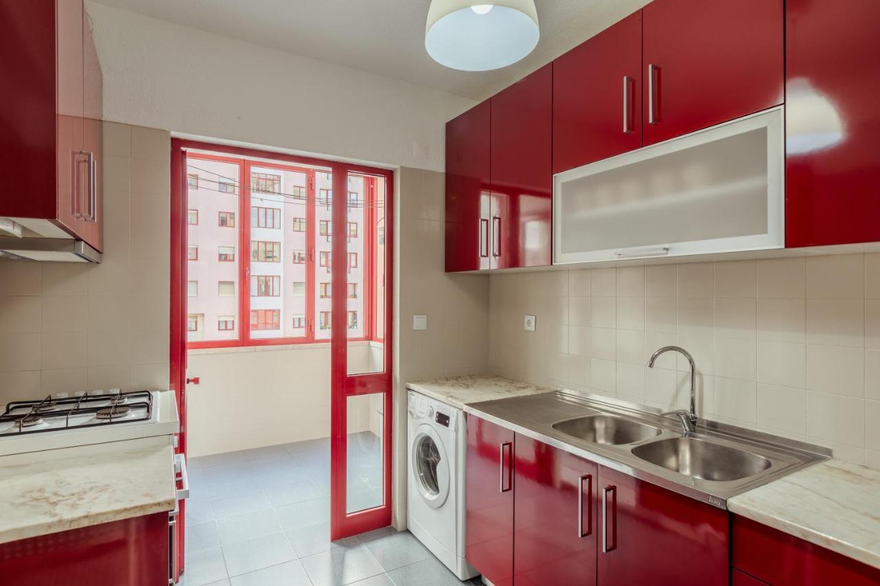 Elegant 3 Bedroom Apt - City Centre - Garage - Metro Lisboa Екстериор снимка