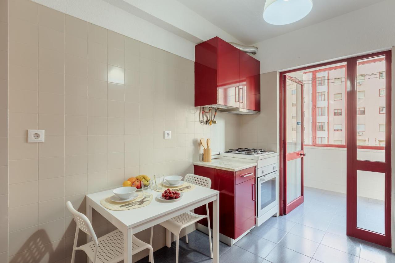 Elegant 3 Bedroom Apt - City Centre - Garage - Metro Lisboa Екстериор снимка
