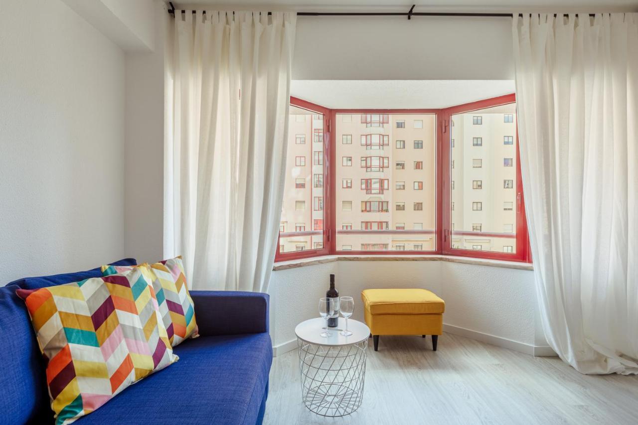 Elegant 3 Bedroom Apt - City Centre - Garage - Metro Lisboa Екстериор снимка