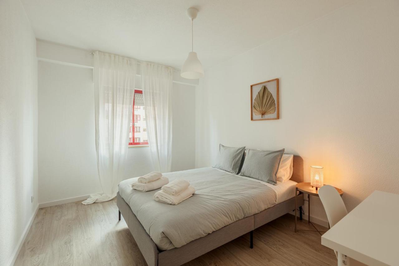 Elegant 3 Bedroom Apt - City Centre - Garage - Metro Lisboa Екстериор снимка